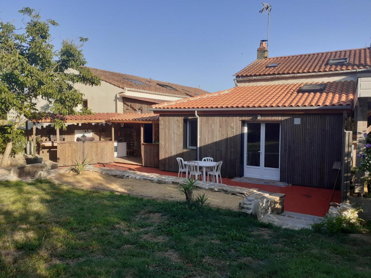 Вилла La Fenetre Saint-Florent-des-Bois Экстерьер фото