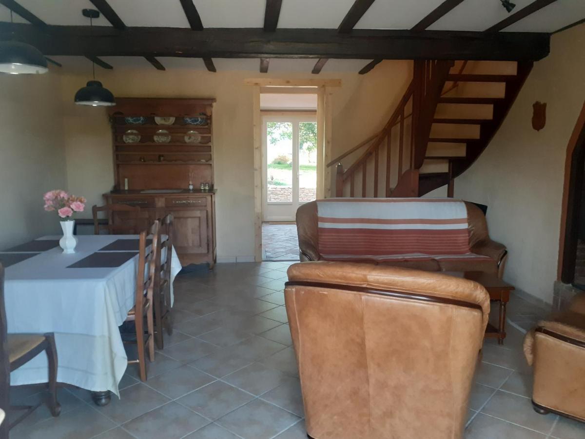 Вилла La Fenetre Saint-Florent-des-Bois Экстерьер фото